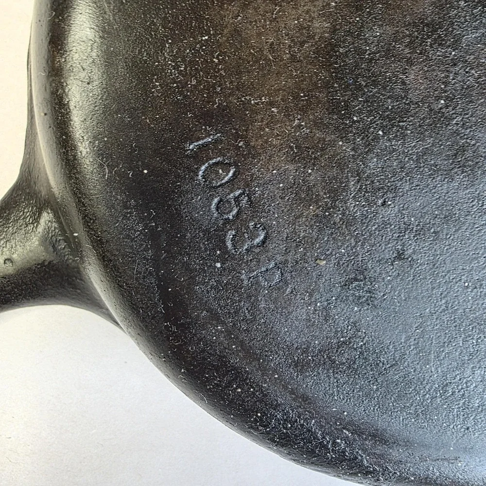 VTG Wagner Ware Stylized Sidney O No. 3 Cast Iron Skillet 1053 P